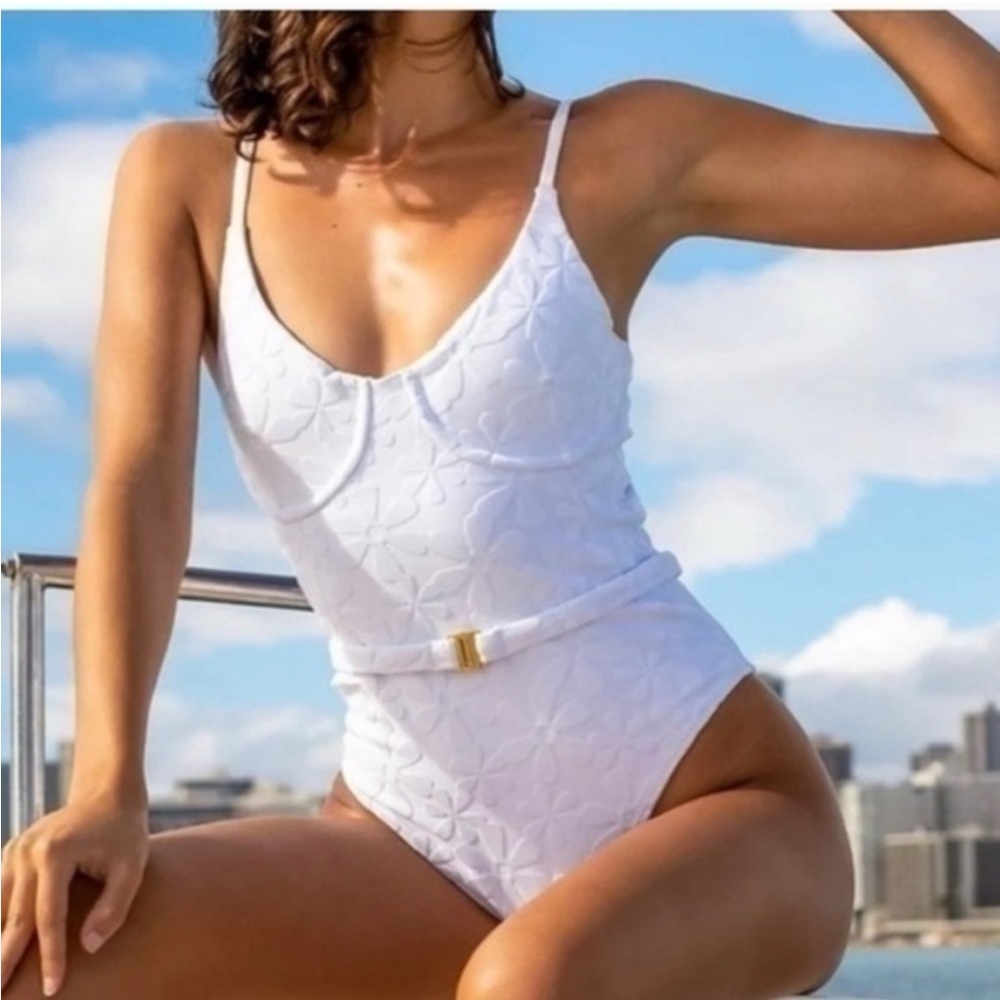 NWT Kenny Flowers Santorini One Piece Swimsuit White Floral Jacquard Size Medium
